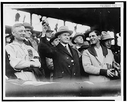 צילום היסטורי: קלווין קולידג', משחק בייסבול, פתיחה, זריקה, ביל מק ' קני,באקי האריס, 1925